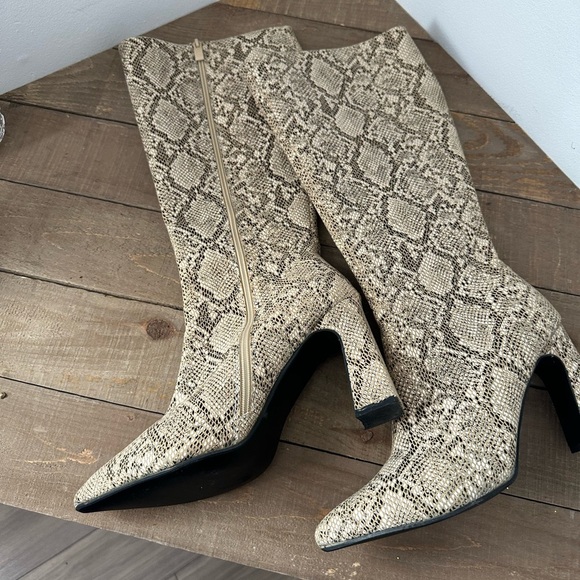 Snakeskin Embossed Chunky Heeled Classic Boots Zip Up Round Toe 10 - Picture 9 of 12